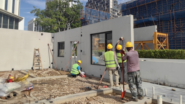 金强房屋公园外广场 —— 首座装配式房屋开建！